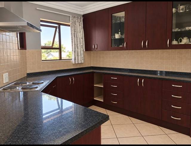 3 BEDROOM HOUSE FOR SALE IN THATCHFIELD